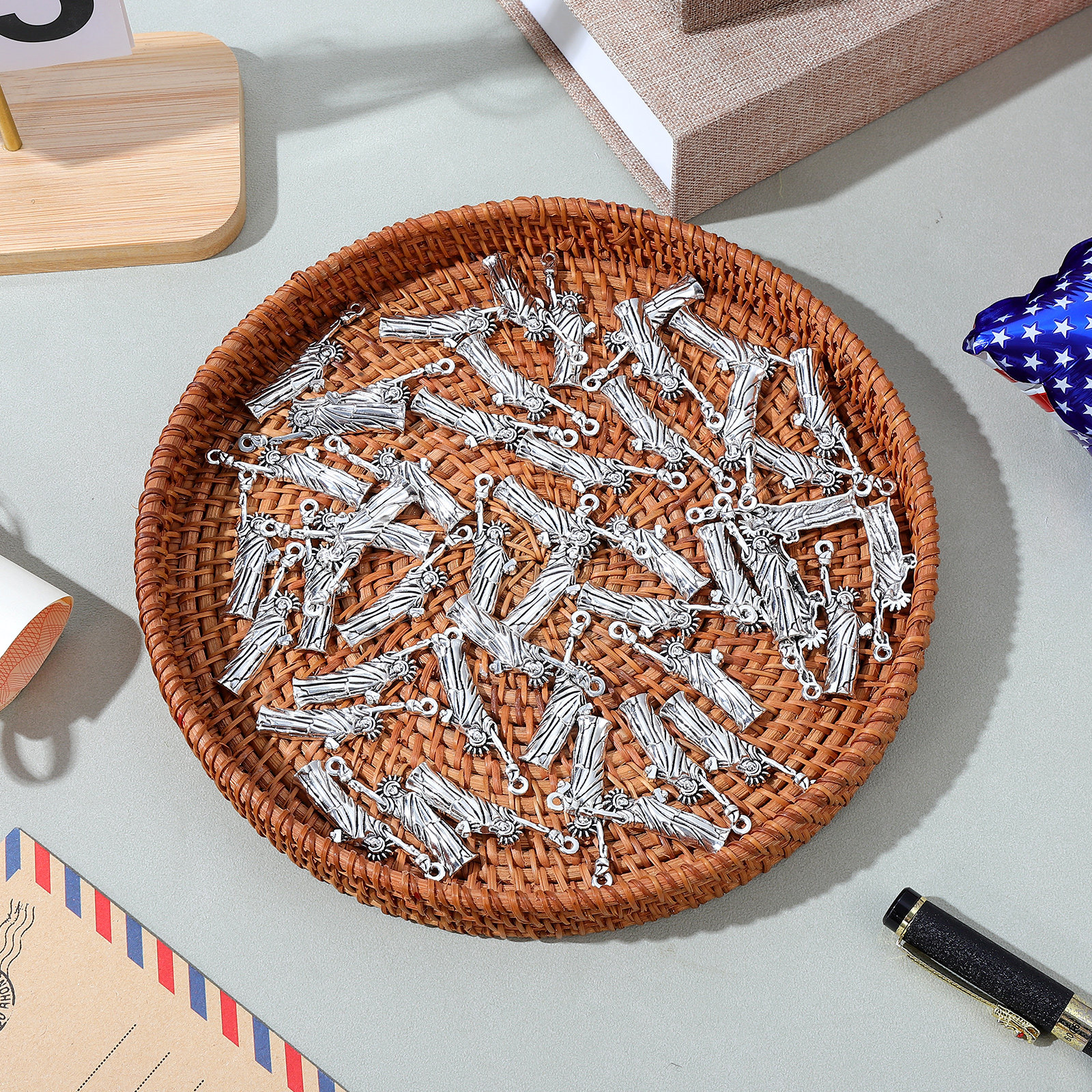 50Pcs Statue of Liberty Charms - Jewelry Making York recensione e prezzo