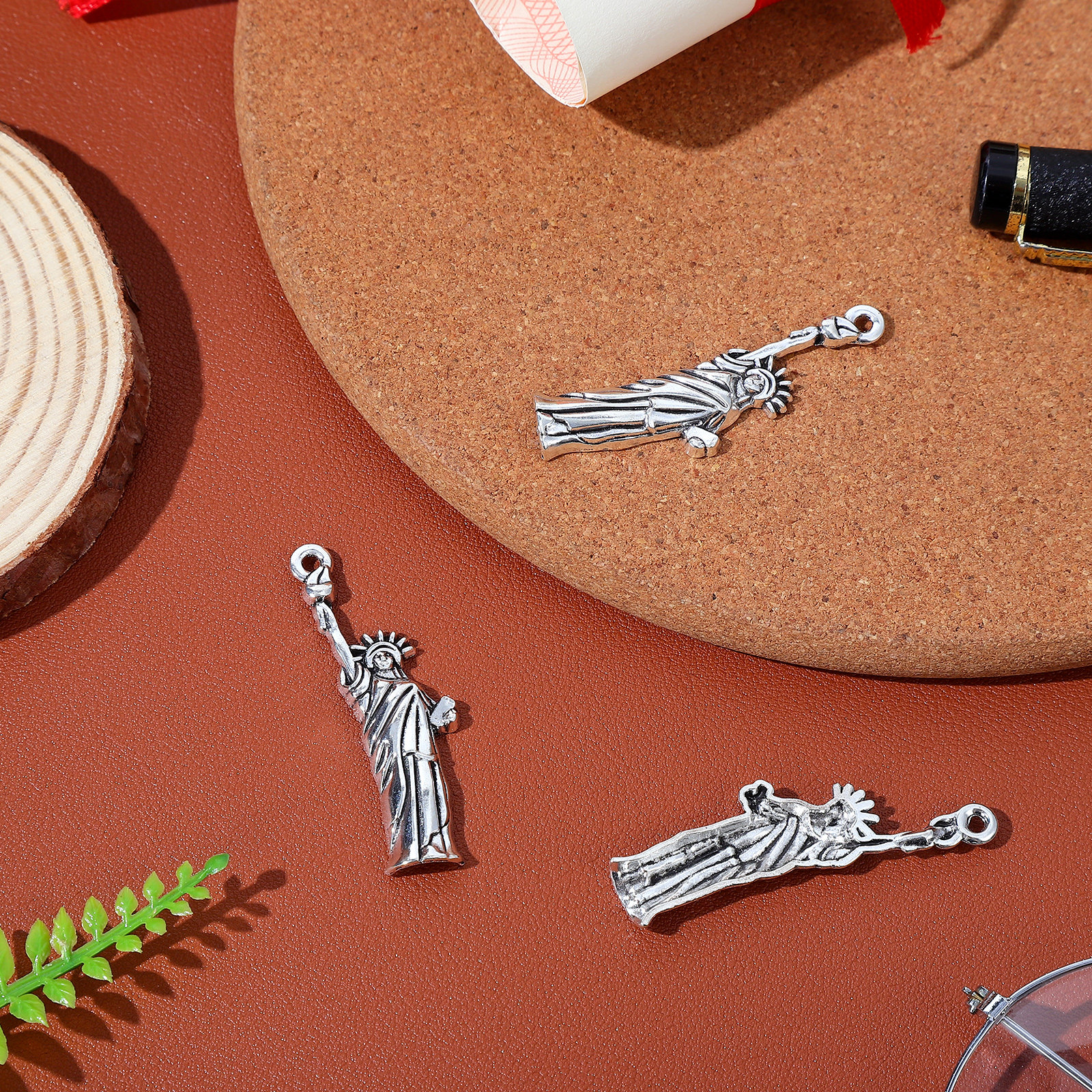 50Pcs Statue of Liberty Charms - Jewelry Making York recensione e prezzo