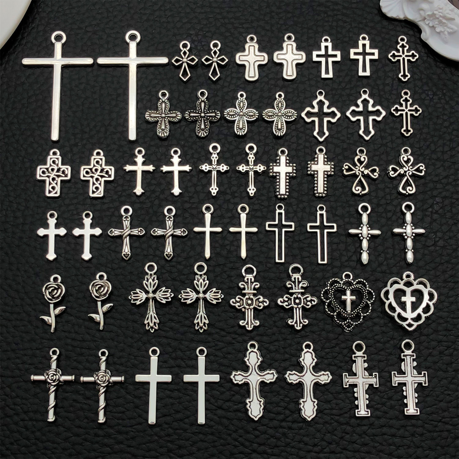 52pcs Assorted Cross Pendants  - Jewelry Making Online recensione e prezzo