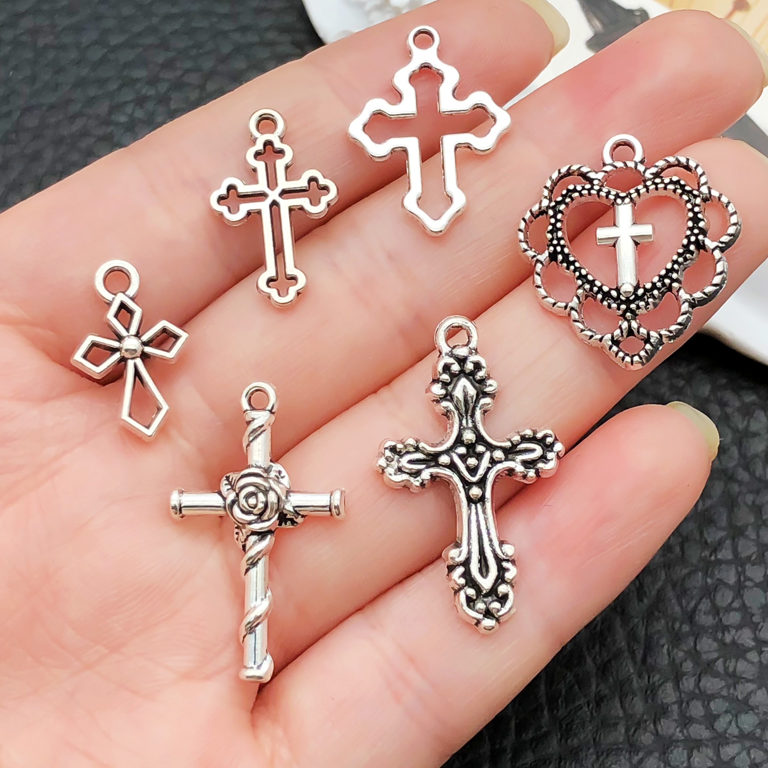 52pcs Assorted Cross Pendants  - Jewelry Making Online recensione e prezzo