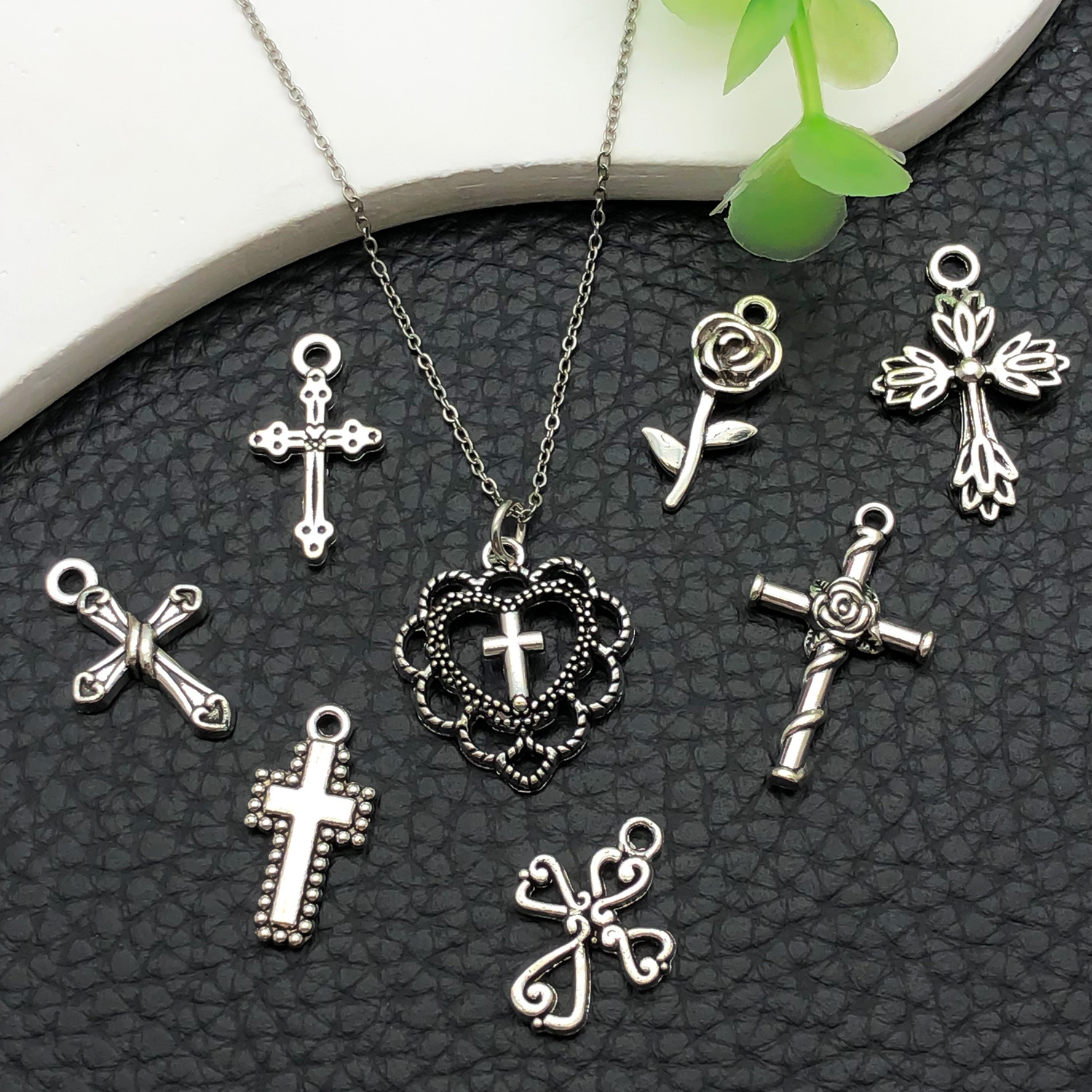 52pcs Assorted Cross Pendants  - Jewelry Making Online recensione e prezzo
